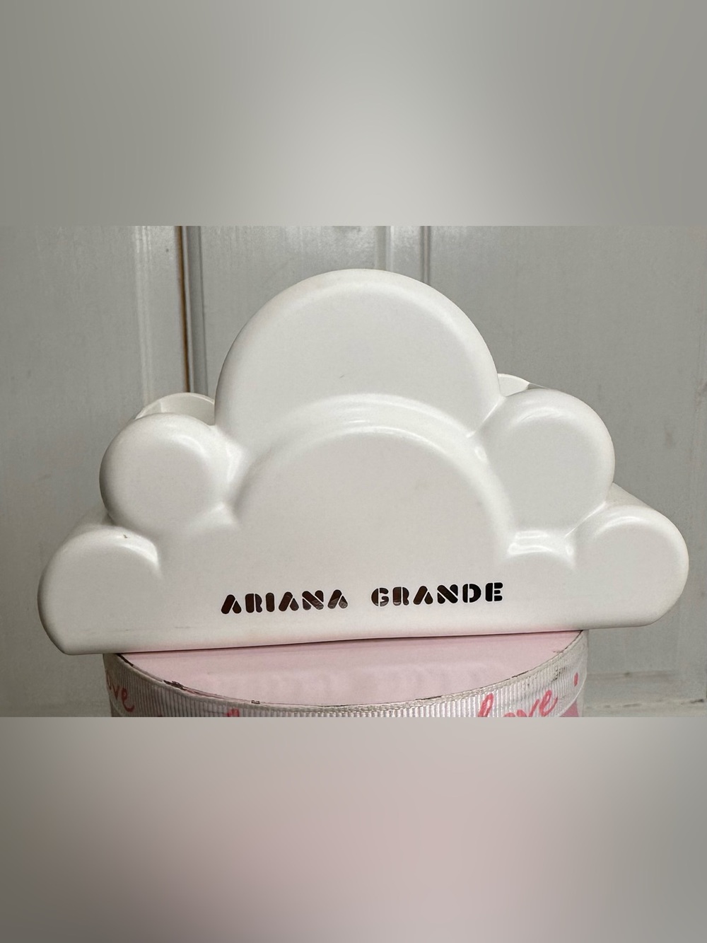 Ariana Grande Cloud Perfume Stand Holder
